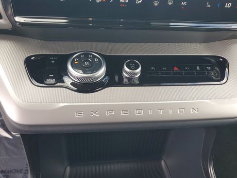 Used 2025 Ford Expedition Active RWD image 30