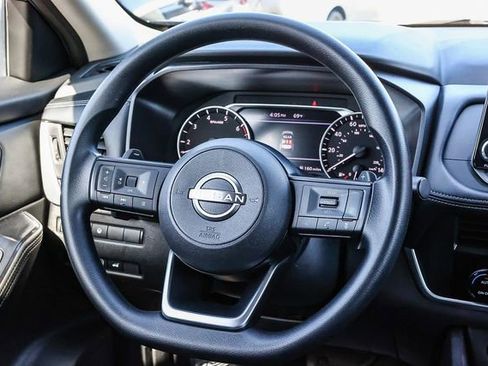 Used 2024 Nissan Rogue SV FWD image 16