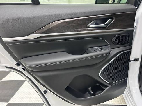 New 2026 Jeep Grand Cherokee Limited AWD/4WD image 13