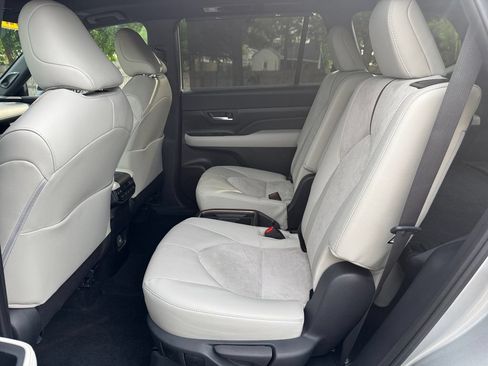 Used 2024 Toyota Grand Highlander AWD Hybrid image 18