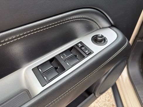 Used 2017 Jeep Compass High Altitude AWD/4WD image 11