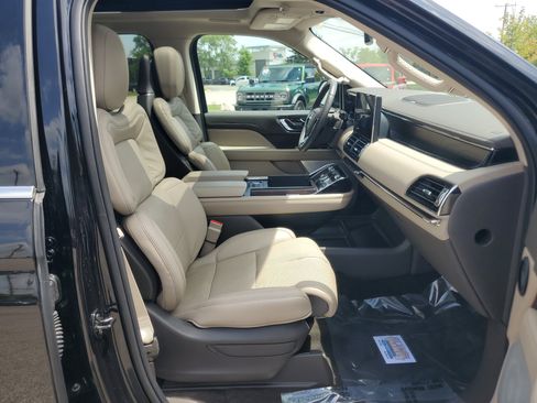 Certified 2023 Lincoln Navigator L Reserve AWD/4WD image 9