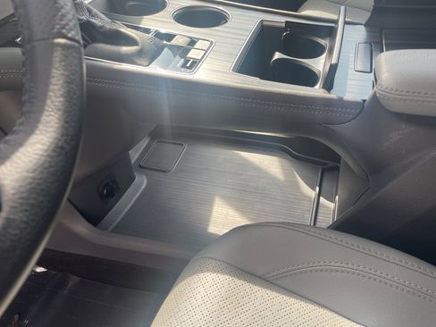 Used 2021 Toyota Sienna Limited image 34