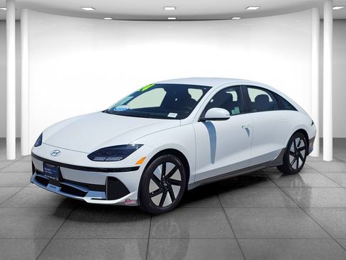 Used 2024 Hyundai Ioniq 6 SE RWD image 3