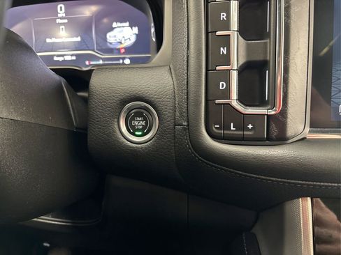 Used 2024 GMC Yukon XL Denali image 31