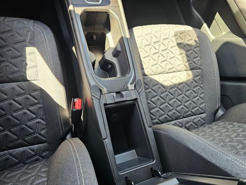 Used 2025 Nissan Kicks SV AWD/4WD image 28