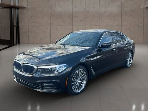 Used 2018 BMW 530e w/ Premium Package 2 image 2