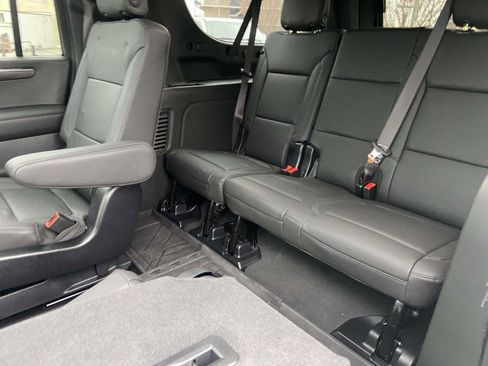 Certified 2025 Chevrolet Suburban Z71 w/ Comfort Package image 5