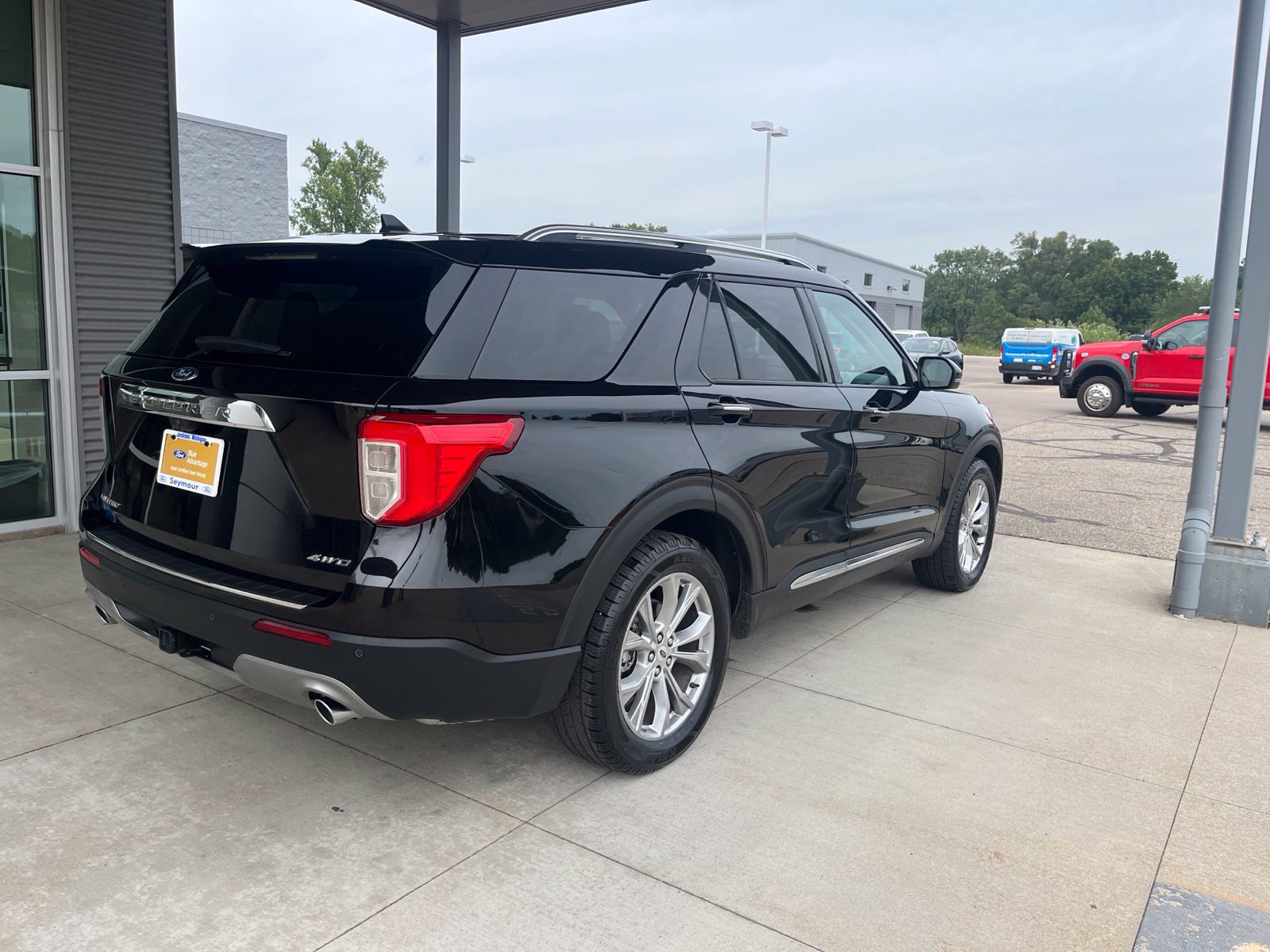 Certified 2024 Ford Explorer Limited w/ Limited Technology Package AWD/4WD image 8