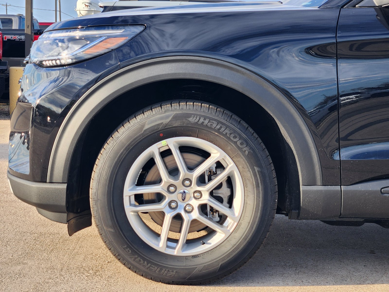 New 2027 Ford Explorer Active RWD image 9