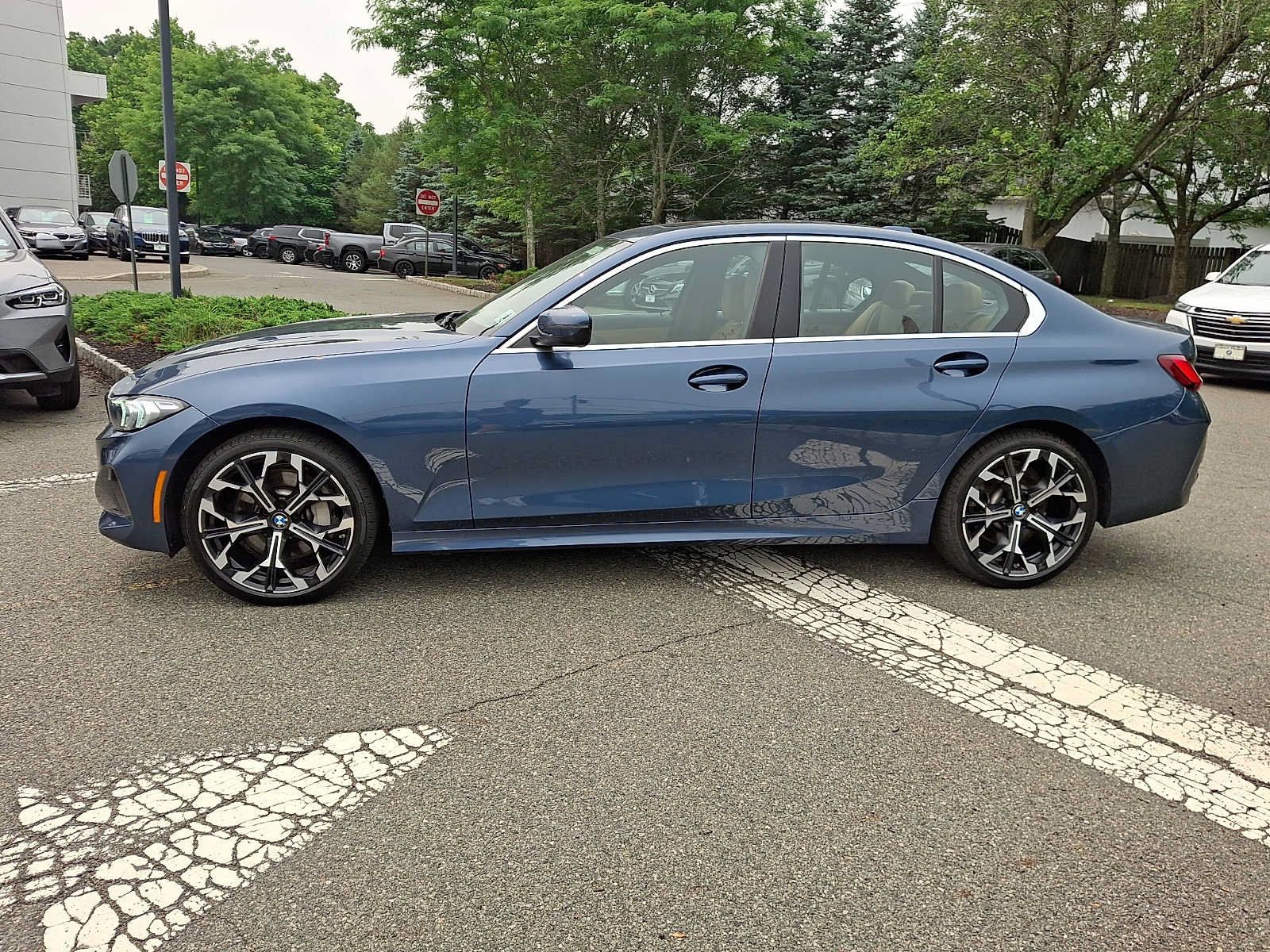 Used 2025 BMW 330i xDrive Sedan w/ Premium Package AWD/4WD image 4