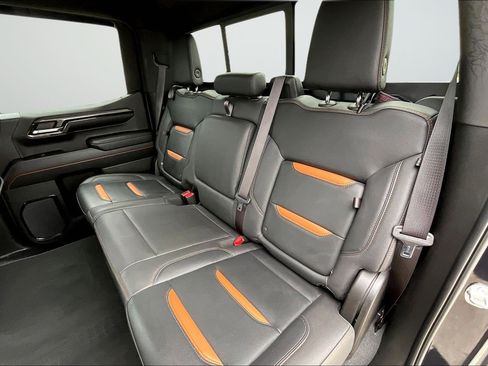 Used 2023 GMC Sierra 1500 AT4 w/ Technology Package AWD/4WD image 9