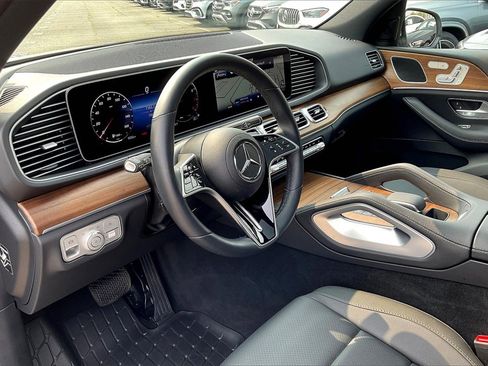 Used 2025 Mercedes-Benz GLE 350 4MATIC image 11