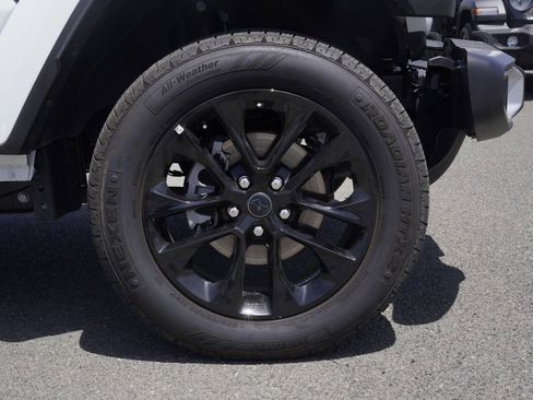 Used 2025 Jeep Wrangler Willys image 4