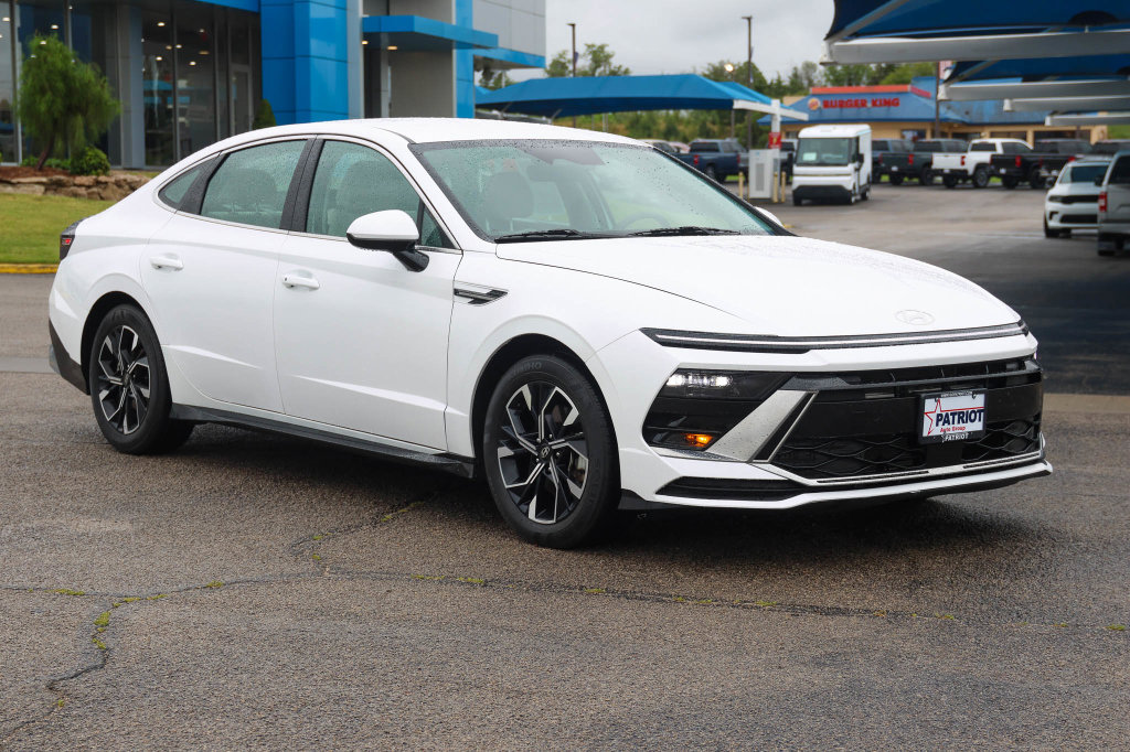 Used 2025 Hyundai Sonata SEL FWD image 1