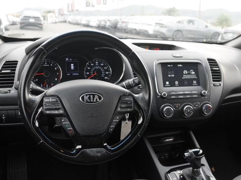 Used 2017 Kia Forte S image 23