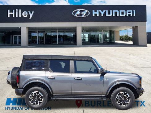 Used 2022 Ford Bronco Outer Banks image 3