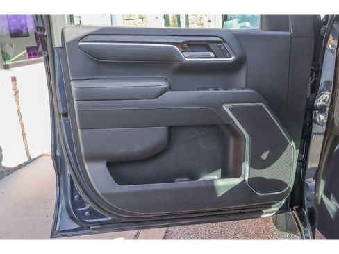 Used 2023 GMC Sierra 1500 SLE w/ X31 Off-Road Package image 9