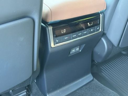 Used 2024 Lexus GX 550 w/ Accessory Package (Z1) AWD/4WD image 23