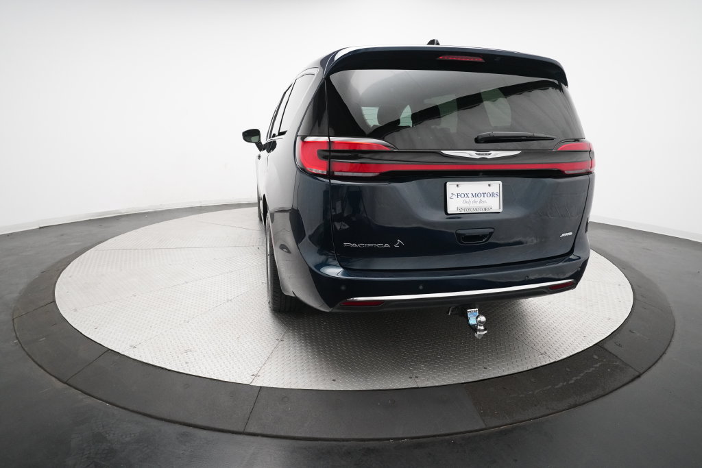 Used 2024 Chrysler Pacifica Touring-L AWD/4WD image 33