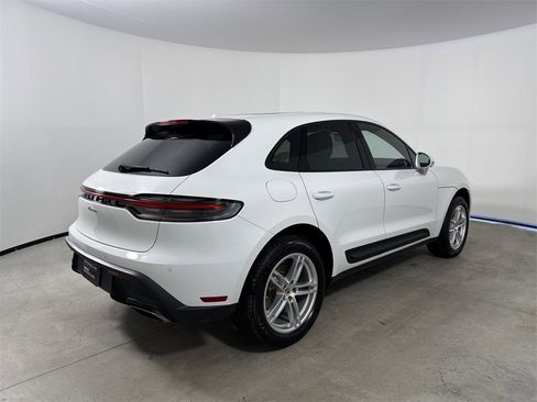 Certified 2025 Porsche Macan image 7