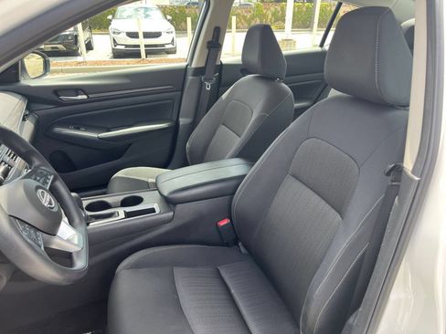 Used 2025 Nissan Altima 2.5 SV FWD image 28