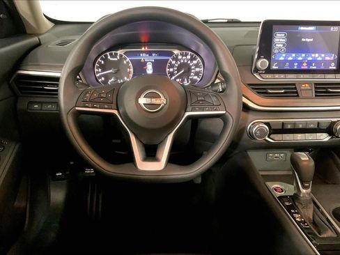 Used 2025 Nissan Altima 2.5 SV FWD image 5