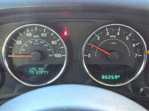 Used 2017 Jeep Wrangler Unlimited Sahara w/ Connectivity Group AWD/4WD image 3