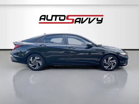 Used 2025 Hyundai Elantra Sport FWD image 8