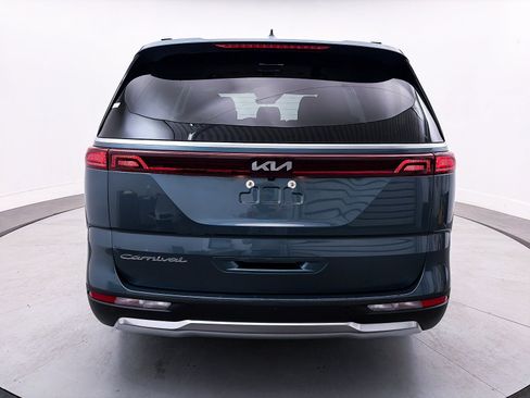 Used 2022 Kia Carnival SX image 16
