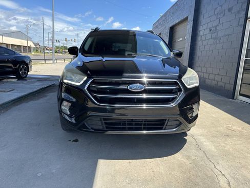 Used 2017 Ford Escape SE w/ Equipment Group 201A FWD image 3