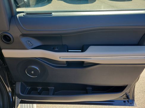 Used 2024 Ford Expedition Max Limited image 10