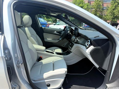 Used 2019 Mercedes-Benz GLA 250 4MATIC image 28