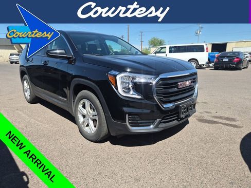 Used 2024 GMC Terrain SLE image 1