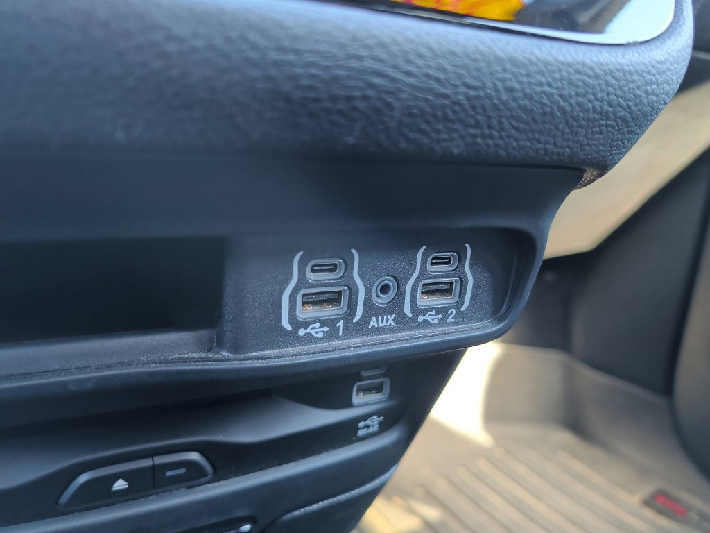Used 2022 Chrysler Pacifica Touring-L w/ Uconnect Theater Family Group AWD/4WD image 17