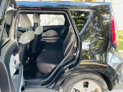Used 2015 Kia Soul EV image 14