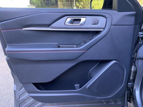 Used 2025 Ford Explorer ST-Line w/ Premium Package RWD image 15
