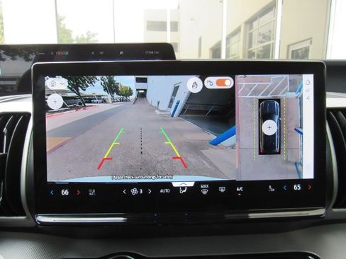 Used 2025 Ford Expedition Active image 10