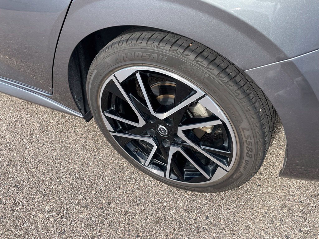 Used 2025 Nissan Sentra SR FWD image 3