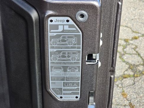 Used 2024 Jeep Wrangler Unlimited Rubicon w/ Convenience Group image 16