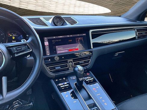 Used 2023 Porsche Macan Turbo image 6