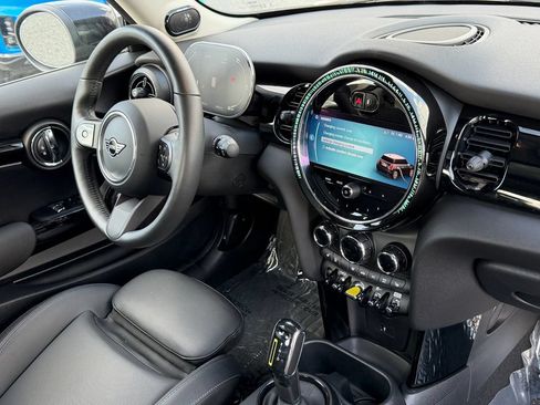 Used 2024 MINI Cooper SE FWD image 3