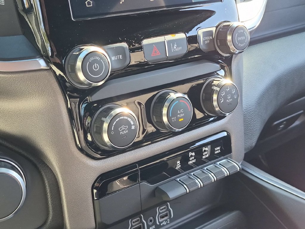 New 2026 RAM 1500 Express AWD/4WD image 25