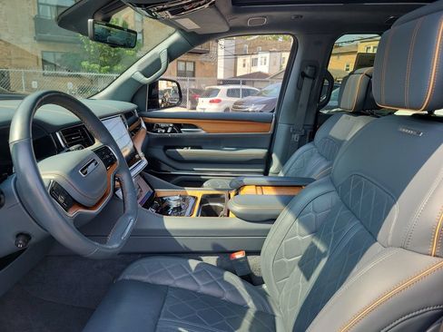 Certified 2024 Jeep Grand Wagoneer Series III w/ HD Trailer Tow Package AWD/4WD image 19