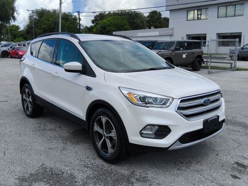 Used 2018 Ford Escape SEL FWD image 10