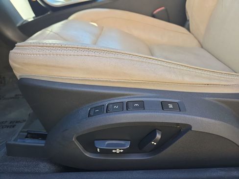 Used 2011 Volvo C70 T5 image 21