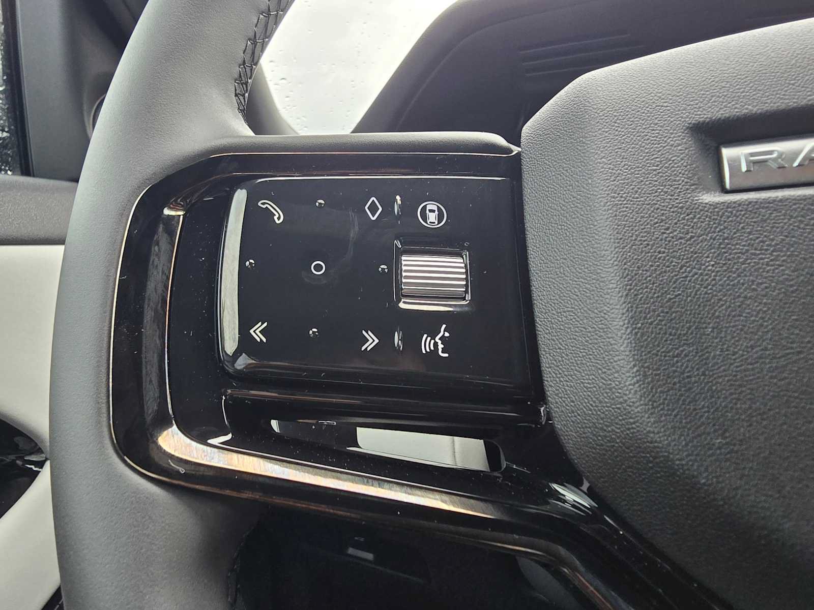 New 2026 Land Rover Range Rover Evoque Dynamic SE AWD/4WD image 32