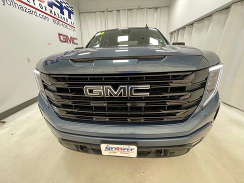 Used 2024 GMC Sierra 1500 Elevation AWD/4WD image 2