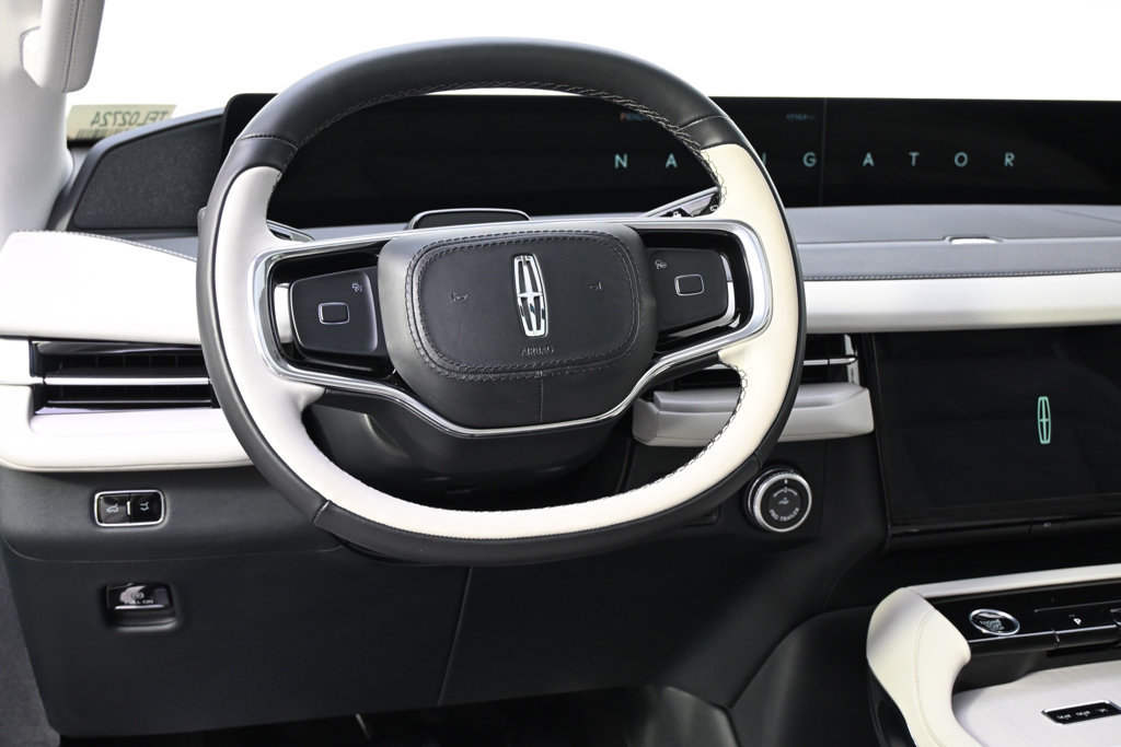 New 2026 Lincoln Navigator Reserve w/ Jet Appearance Package AWD/4WD image 12