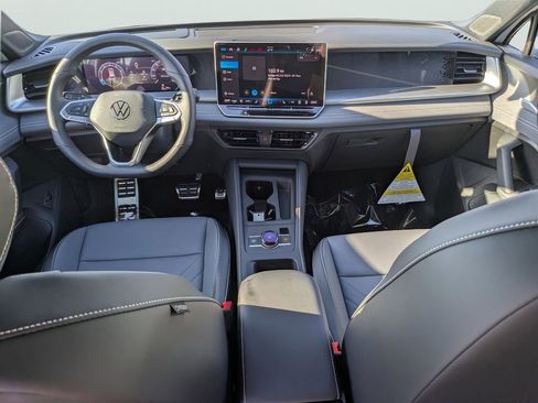 New 2026 Volkswagen Tiguan SE R-Line FWD image 9